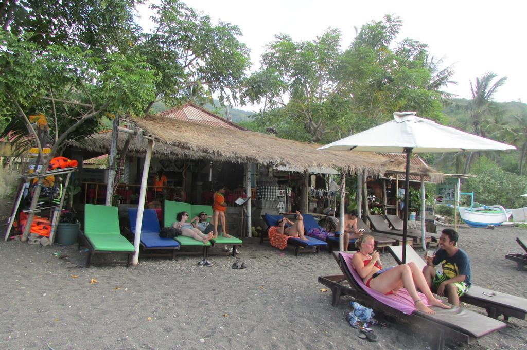 Warung Jemeluk & Home Stay アメッド 部屋 写真
