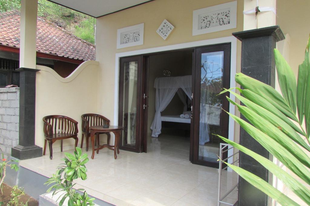 Warung Jemeluk & Home Stay アメッド 部屋 写真