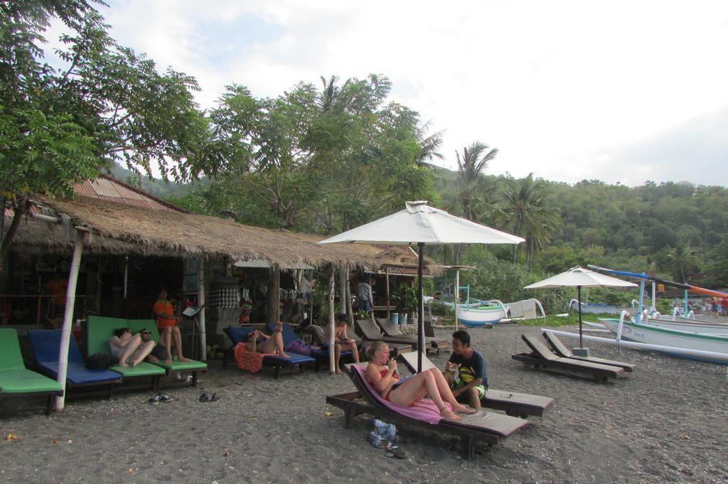 Warung Jemeluk & Home Stay アメッド 部屋 写真
